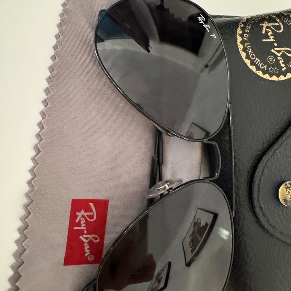 Ray-Ban Black Polarized Aviator Sunglasses - Picture 2 of 8